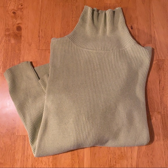 Women’s Sweater - Picture 4 of 6